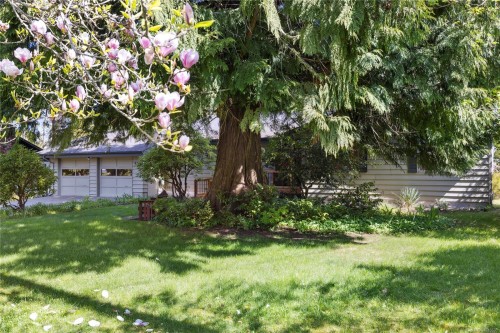 651 Belyea Rd, Qualicum Beach, BC 