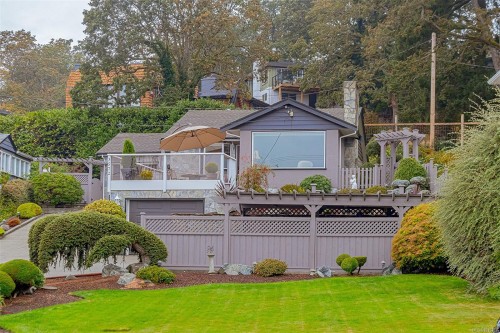 3572 Cedar Hill Rd, Saanich, BC 