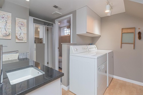 3572 Cedar Hill Rd, Saanich, BC 