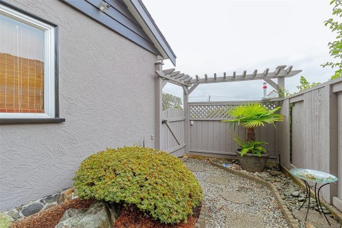 3572 Cedar Hill Rd, Saanich, BC 