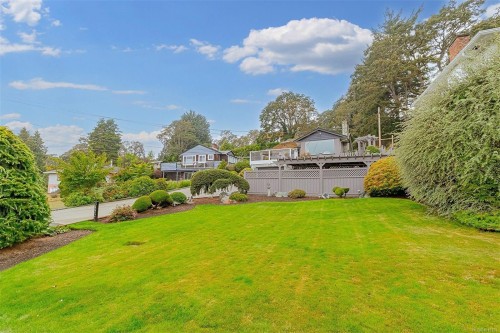 3572 Cedar Hill Rd, Saanich, BC 
