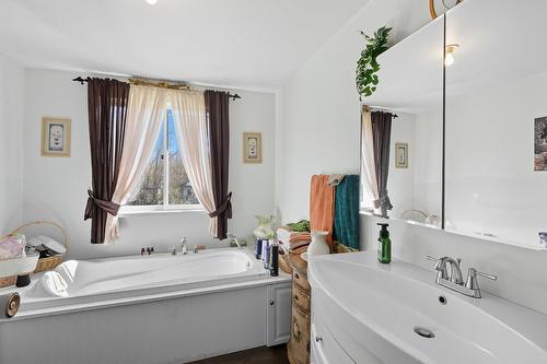 Bathroom - 6 Ch. Guilbeault, Gracefield, QC - Indoor Photo Showing Bathroom