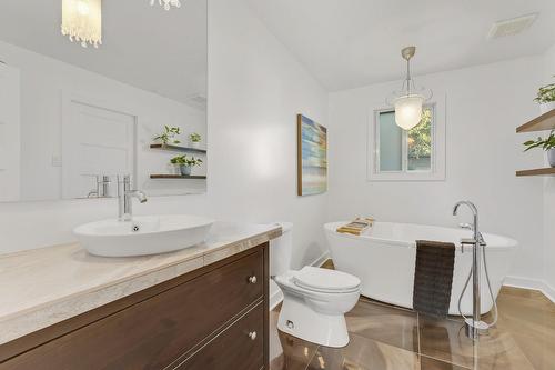 Salle de bains attenante à la CCP - 1680 Rue Paquin, Terrebonne (Terrebonne), QC - Indoor Photo Showing Bathroom