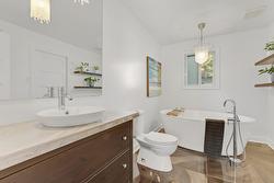 Salle de bains attenante à la CCP - 