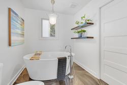 Salle de bains attenante à la CCP - 