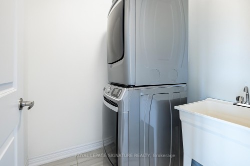 28 Dockside Way, Whitby, ON - Indoor Photo Showing Laundry Room