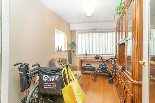 115A-1045 Sutherland Avenue, Kelowna, BC - Indoor Photo Showing Other Room