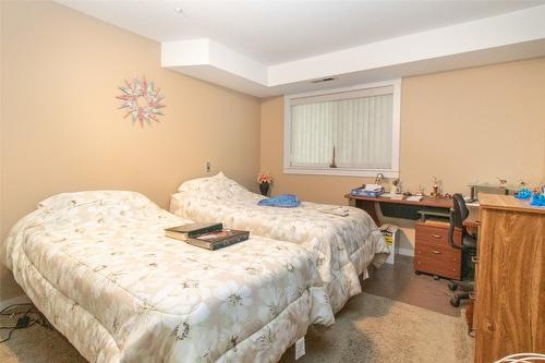 115A-1045 Sutherland Avenue, Kelowna, BC - Indoor Photo Showing Bedroom
