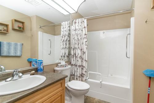 115A-1045 Sutherland Avenue, Kelowna, BC - Indoor Photo Showing Bathroom