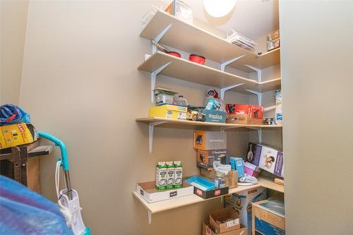 115A-1045 Sutherland Avenue, Kelowna, BC - Indoor With Storage