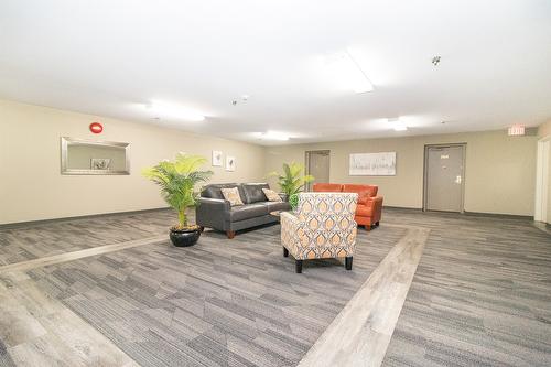 115A-1045 Sutherland Avenue, Kelowna, BC - Indoor