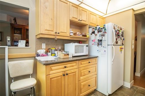 115A-1045 Sutherland Avenue, Kelowna, BC - Indoor Photo Showing Kitchen