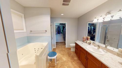 50-1401 30Th Avenue, Cranbrook, BC - Indoor Photo Showing Bathroom