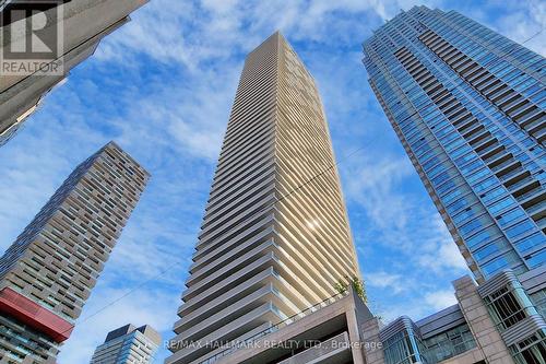 313 - 2221 YONGE STREET  Toronto, ON M4S 2B4