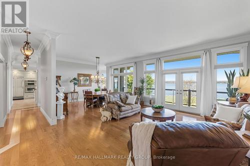 3285 Front Road S, East Hawkesbury, ON - Indoor Photo Showing Living Room