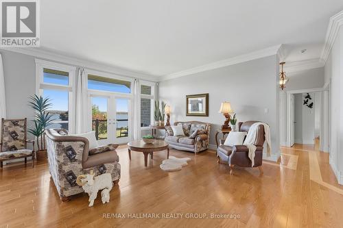 3285 Front Road S, East Hawkesbury, ON - Indoor Photo Showing Living Room