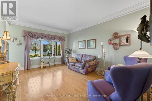 3285 Front Road S, East Hawkesbury, ON - Indoor Photo Showing Living Room