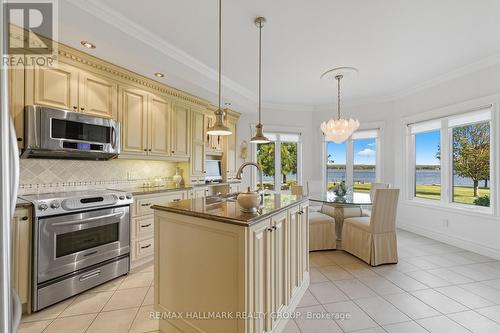 3285 Front Road S, East Hawkesbury, ON - Indoor Photo Showing Kitchen With Upgraded Kitchen
