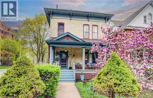 32 ELLEN Street E  Kitchener, ON N2H 1L4