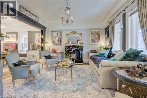 32 Ellen Street E, Kitchener, ON - Indoor Photo Showing Living Room