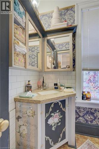 32 Ellen Street E, Kitchener, ON - Indoor