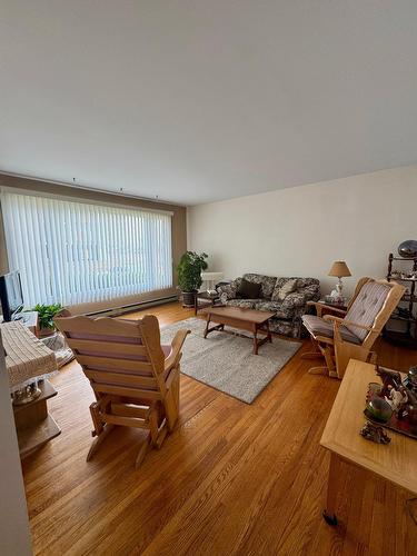 Living room - 831 Rue Doucet, Sept-Îles, QC - Indoor Photo Showing Living Room