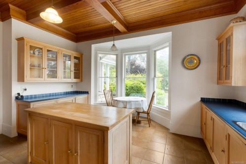 1175 Wain Rd, North Saanich, BC 