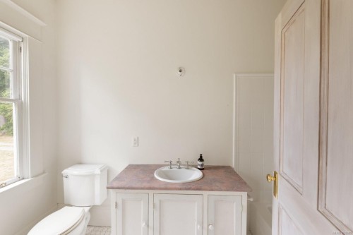 1175 Wain Rd, North Saanich, BC 