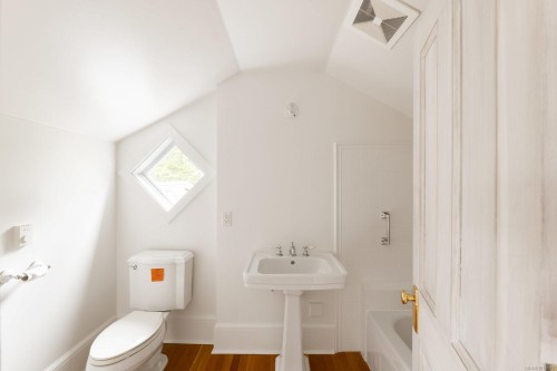 1175 Wain Rd, North Saanich, BC 