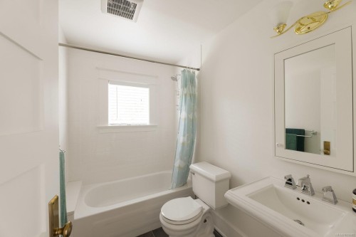 1175 Wain Rd, North Saanich, BC 