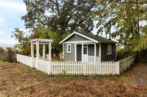 1175 Wain Rd, North Saanich, BC 