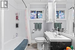 Main bathroom - 