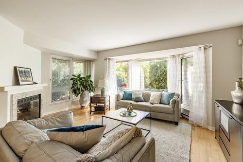 Salon - 615 Rue Dupret, Montréal (Verdun/Île-Des-Soeurs), QC 