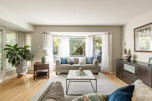 Salon - 615 Rue Dupret, Montréal (Verdun/Île-Des-Soeurs), QC 