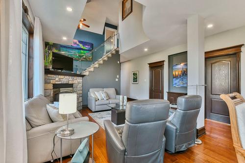 Salon - 48 Ch. Doris, Saint-Sauveur, QC - Indoor