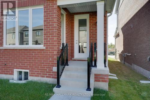 626 Newlove Street, Innisfil, ON - Outdoor With Exterior