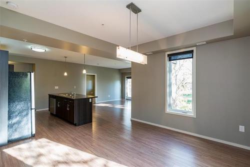 211-760 Tache Ave, Winnipeg, MB 