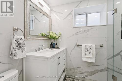 2683 Kingsberry Crescent, Mississauga, ON - Indoor Photo Showing Bathroom