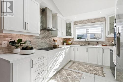 2683 Kingsberry Crescent, Mississauga, ON - Indoor Photo Showing Kitchen With Upgraded Kitchen