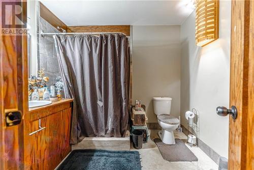 565-569 Huron Street, Sudbury, ON - Indoor Photo Showing Bathroom