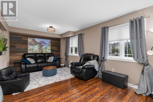 221 Harvie Road, Barrie, ON - Indoor Photo Showing Living Room