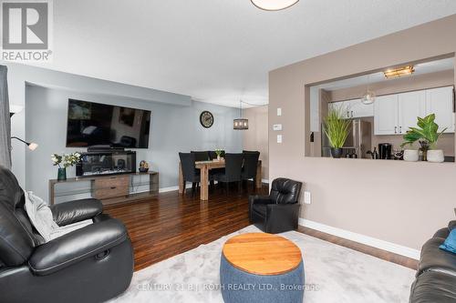 221 Harvie Road, Barrie, ON - Indoor Photo Showing Living Room