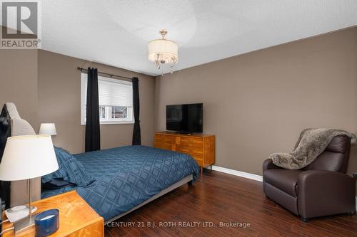 221 Harvie Road, Barrie, ON - Indoor Photo Showing Bedroom