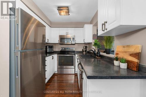221 Harvie Road, Barrie, ON - Indoor Photo Showing Kitchen