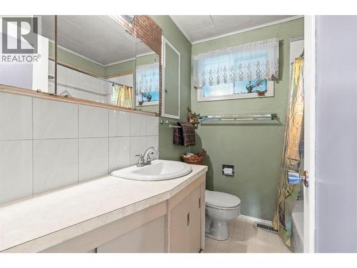 3405 18 Street, Vernon, BC - Indoor Photo Showing Bathroom