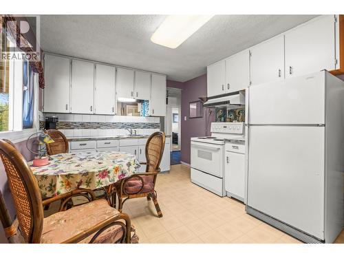 3405 18 Street, Vernon, BC - Indoor Photo Showing Kitchen