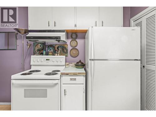 3405 18 Street, Vernon, BC - Indoor Photo Showing Kitchen