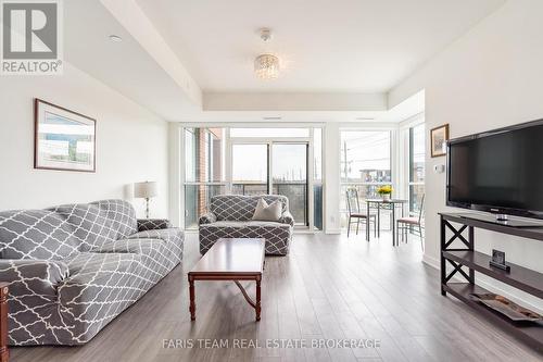 311 - 681 Yonge Street, Barrie, ON - Indoor Photo Showing Living Room