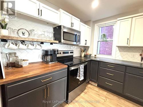 1186 2Nd Avenue W, Owen Sound, ON - Indoor Photo Showing Kitchen