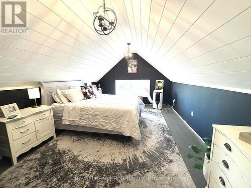 1186 2Nd Avenue W, Owen Sound, ON - Indoor Photo Showing Bedroom